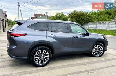 Позашляховик / Кросовер Toyota Highlander 2021 в 