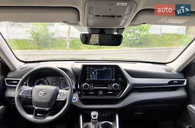 Позашляховик / Кросовер Toyota Highlander 2021 в 