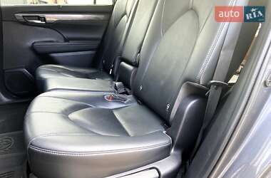 Позашляховик / Кросовер Toyota Highlander 2021 в 