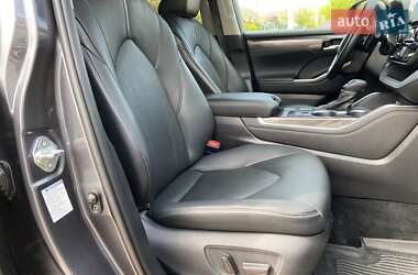 Позашляховик / Кросовер Toyota Highlander 2021 в 