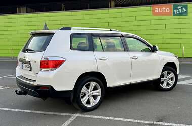 Позашляховик / Кросовер Toyota Highlander 2013 в 