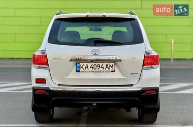 Позашляховик / Кросовер Toyota Highlander 2013 в 