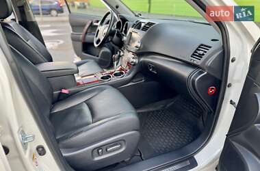Позашляховик / Кросовер Toyota Highlander 2013 в 