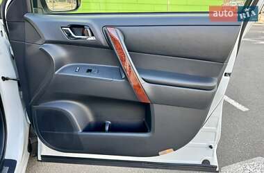 Позашляховик / Кросовер Toyota Highlander 2013 в 