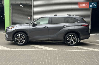 Позашляховик / Кросовер Toyota Highlander 2023 в 