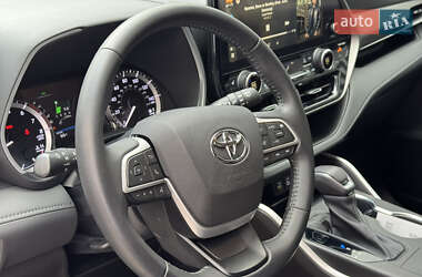 Позашляховик / Кросовер Toyota Highlander 2023 в 