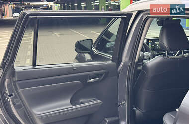 Позашляховик / Кросовер Toyota Highlander 2023 в 