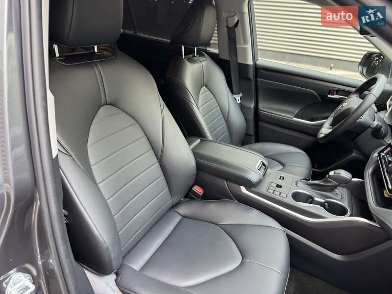 Позашляховик / Кросовер Toyota Highlander 2023 в Києві