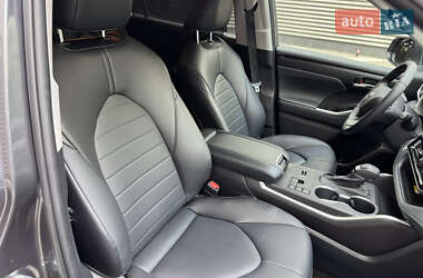 Позашляховик / Кросовер Toyota Highlander 2023 в 