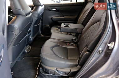 Внедорожник / Кроссовер Toyota Highlander 2023 в 
