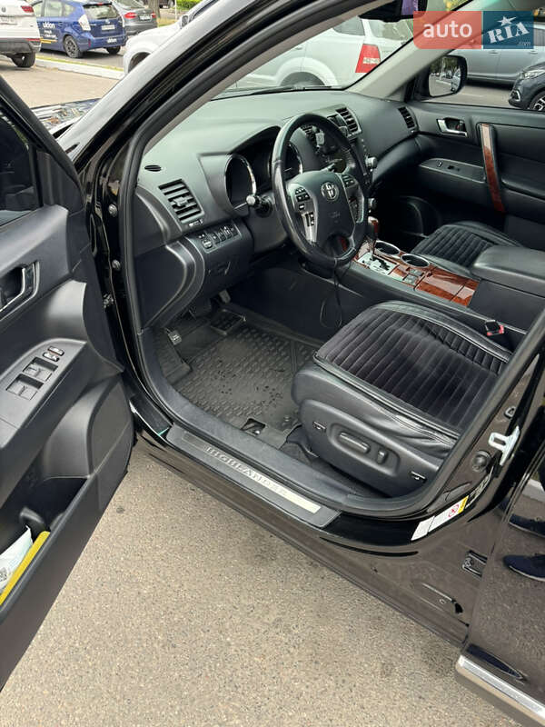 Внедорожник / Кроссовер Toyota Highlander 2012 в Кременчуге