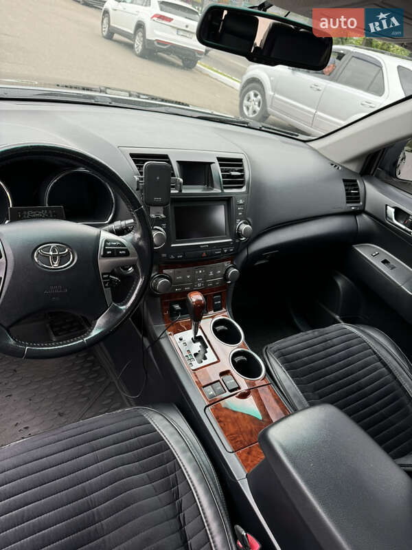 Внедорожник / Кроссовер Toyota Highlander 2012 в Кременчуге