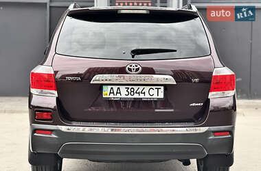 Внедорожник / Кроссовер Toyota Highlander 2012 в 