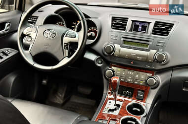 Внедорожник / Кроссовер Toyota Highlander 2012 в 