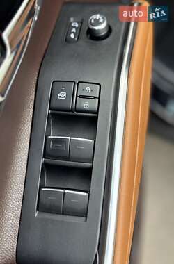 Позашляховик / Кросовер Toyota Highlander 2020 в 