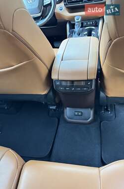 Позашляховик / Кросовер Toyota Highlander 2020 в 