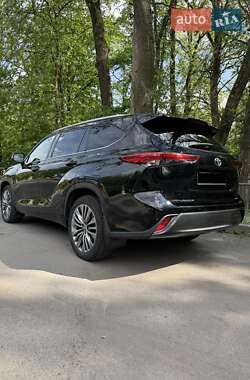 Позашляховик / Кросовер Toyota Highlander 2020 в 