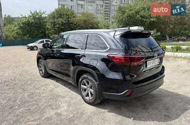 Внедорожник / Кроссовер Toyota Highlander 2016 в 