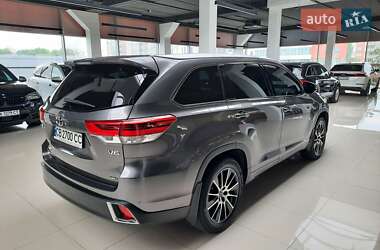Позашляховик / Кросовер Toyota Highlander 2020 в 