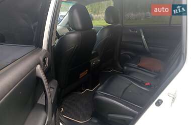 Позашляховик / Кросовер Toyota Highlander 2013 в 