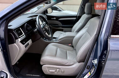 Внедорожник / Кроссовер Toyota Highlander 2016 в 