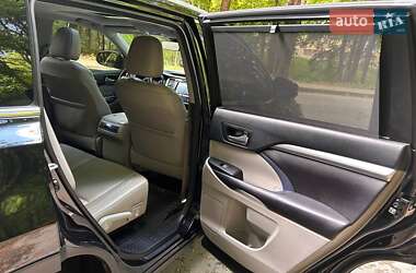 Позашляховик / Кросовер Toyota Highlander 2016 в 