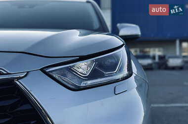 Внедорожник / Кроссовер Toyota Highlander 2020 в 