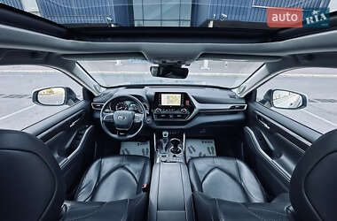 Внедорожник / Кроссовер Toyota Highlander 2020 в 