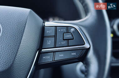 Внедорожник / Кроссовер Toyota Highlander 2020 в 