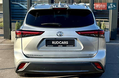 Внедорожник / Кроссовер Toyota Highlander 2020 в 