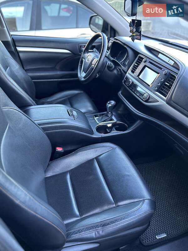 Внедорожник / Кроссовер Toyota Highlander 2017 в Киеве