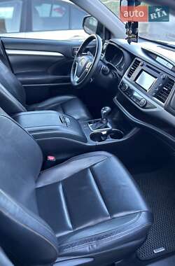 Внедорожник / Кроссовер Toyota Highlander 2017 в 