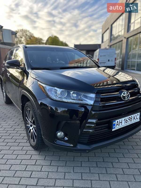Внедорожник / Кроссовер Toyota Highlander 2017 в Киеве