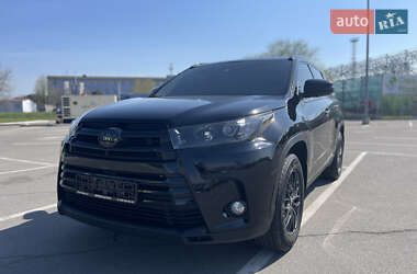Внедорожник / Кроссовер Toyota Highlander 2018 в Днепре