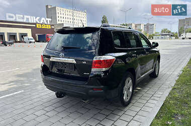 Позашляховик / Кросовер Toyota Highlander 2012 в 