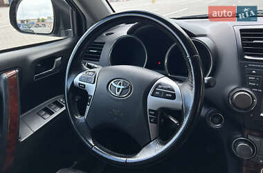 Позашляховик / Кросовер Toyota Highlander 2012 в 