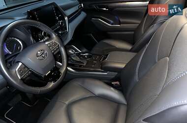 Позашляховик / Кросовер Toyota Highlander 2021 в 