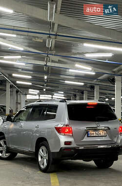 Позашляховик / Кросовер Toyota Highlander 2012 в 