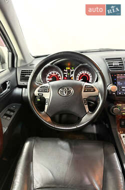 Позашляховик / Кросовер Toyota Highlander 2012 в 
