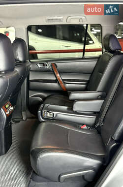 Позашляховик / Кросовер Toyota Highlander 2012 в 