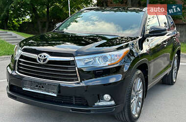 Внедорожник / Кроссовер Toyota Highlander 2014 в 
