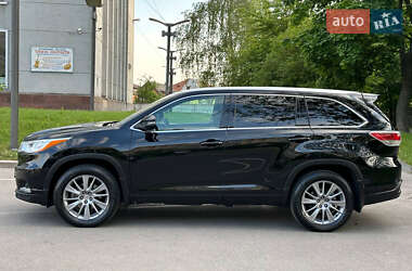 Внедорожник / Кроссовер Toyota Highlander 2014 в 