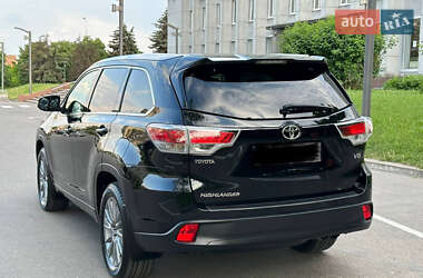Внедорожник / Кроссовер Toyota Highlander 2014 в 