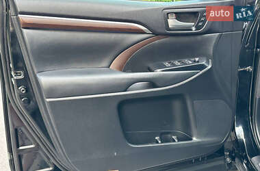 Внедорожник / Кроссовер Toyota Highlander 2014 в 