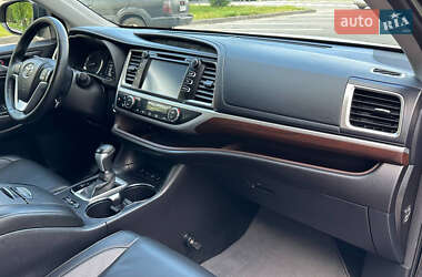Внедорожник / Кроссовер Toyota Highlander 2014 в 