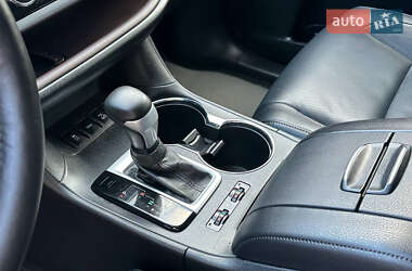 Внедорожник / Кроссовер Toyota Highlander 2014 в 