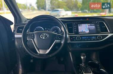 Позашляховик / Кросовер Toyota Highlander 2019 в 