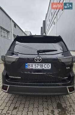 Позашляховик / Кросовер Toyota Highlander 2019 в 
