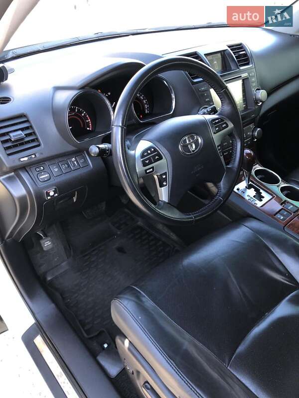 Позашляховик / Кросовер Toyota Highlander 2013 в Києві