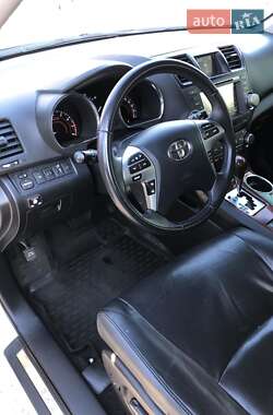 Позашляховик / Кросовер Toyota Highlander 2013 в 